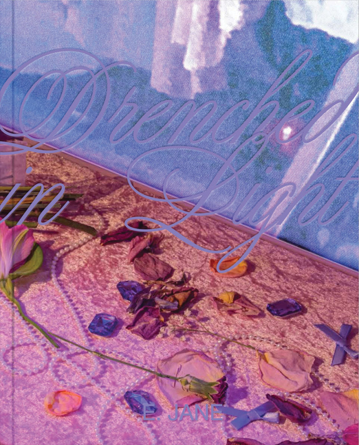 iJlqNpGDYGeNHYGL9N5XxwPQuIbnLpJlxiBbpKmf00qRZ3ZTUj7G1nmLkksgQcwsw5jlEcLMcnOo56vHv7Esize640 E. Jane: Drenched in Light